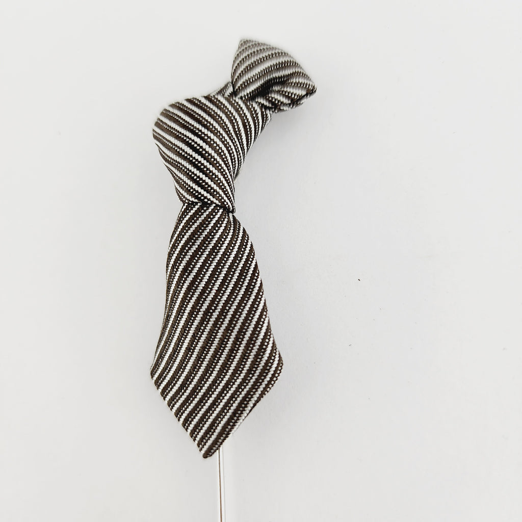 PLAIDED TIE BROOCH - GREY