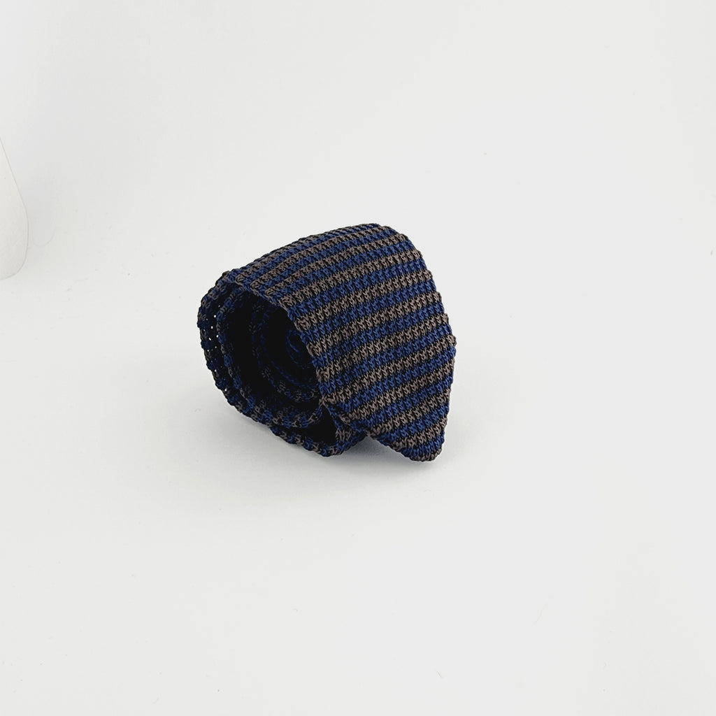 THE THREADED GENTLEMAN