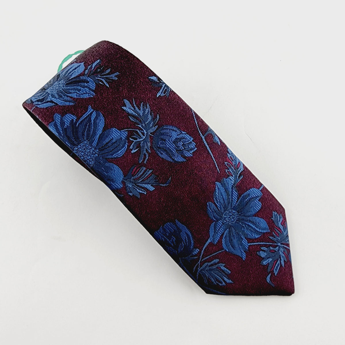 BURGUNDY GARDEN TIE