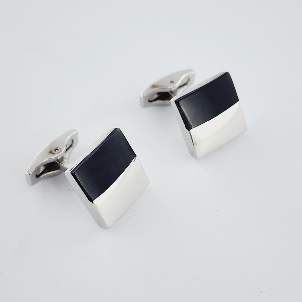 SLEEK STUDS