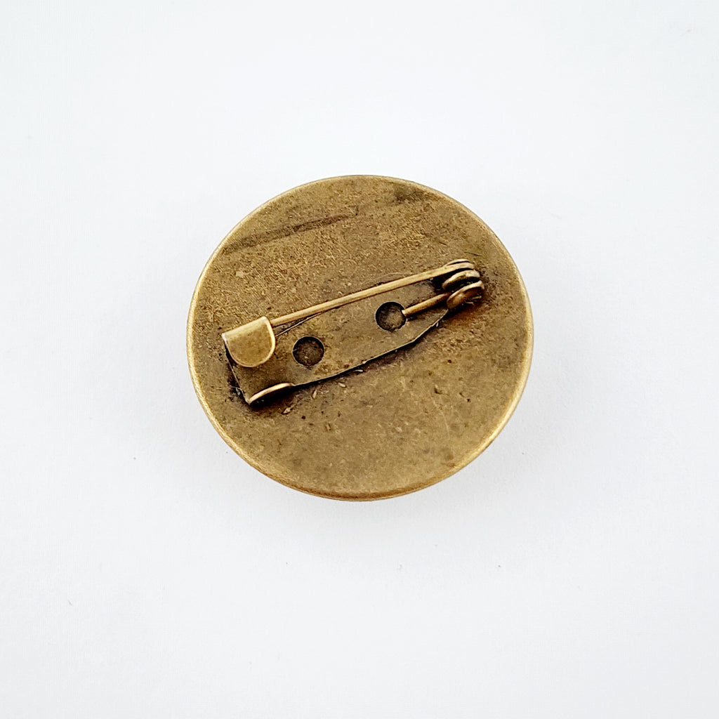 BROOCH - ADVOCATE - WHITE