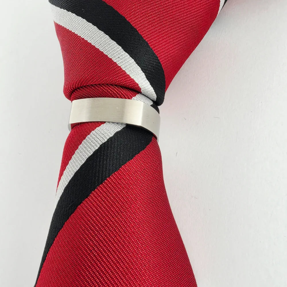 THE SILVER EDGE TIE RING