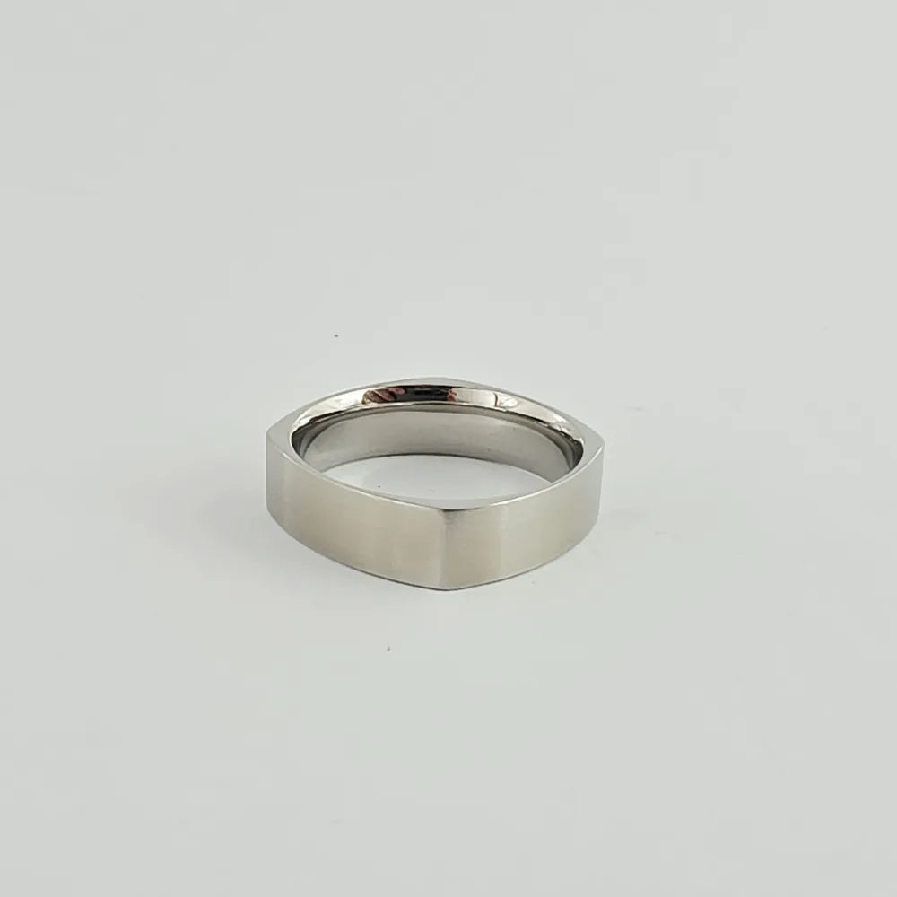 THE SILVER EDGE TIE RING