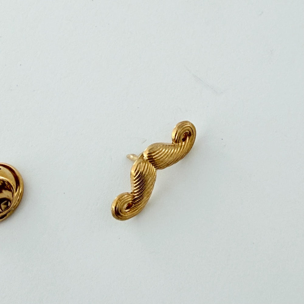GENTLEMAN'S GOLDEN MUSTACHE BROOCH