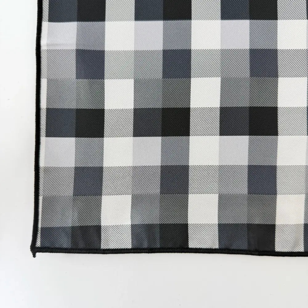 GENTLEMAN'S STANDARD BLACK POCKETSQUARE