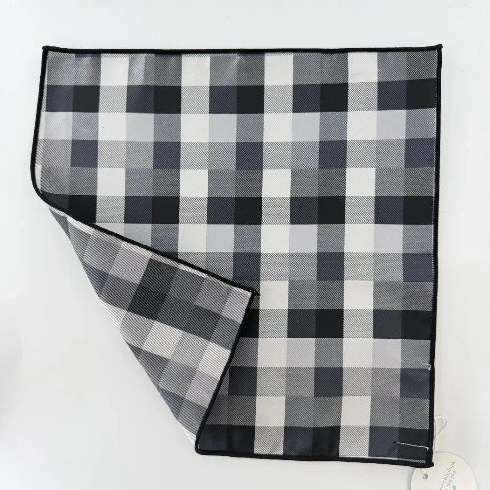 GENTLEMAN'S STANDARD BLACK POCKETSQUARE