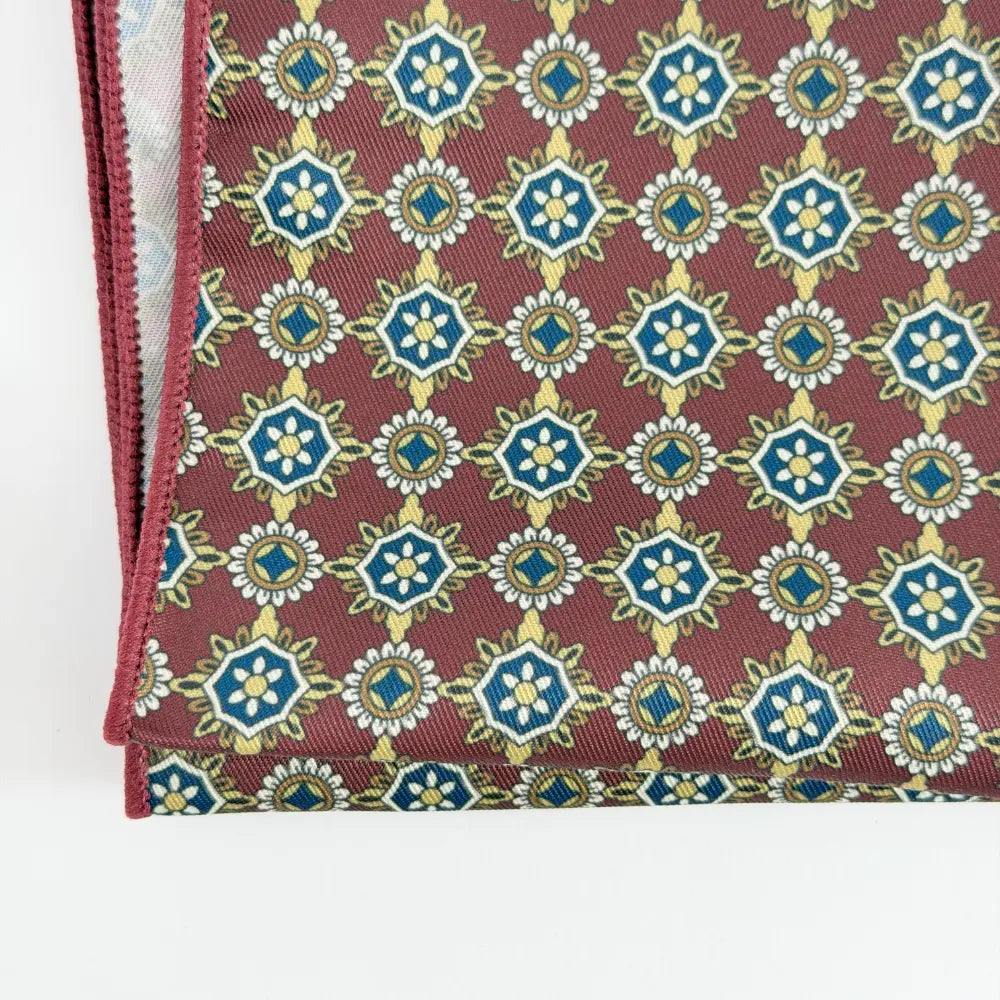 BURGUNDY GEOMETRIC MEDALLION SET