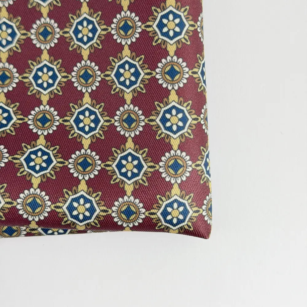 BURGUNDY GEOMETRIC MEDALLION SET