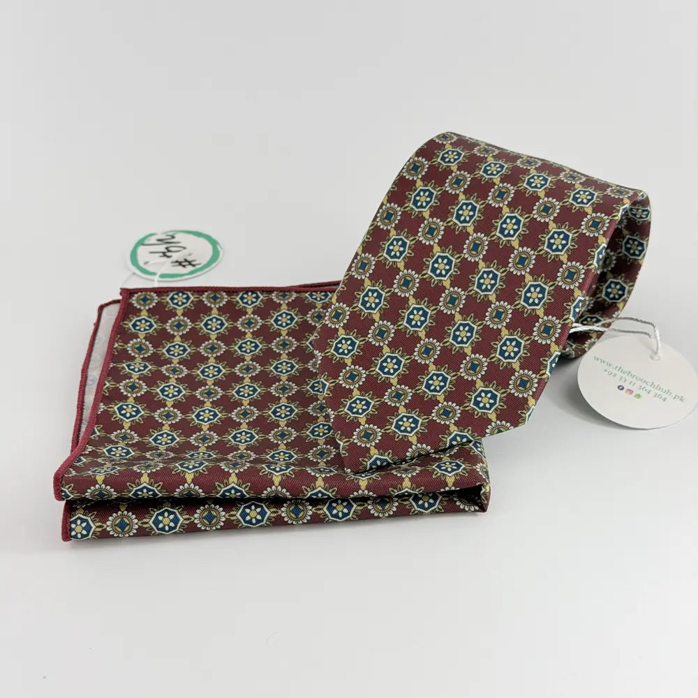 BURGUNDY GEOMETRIC MEDALLION SET