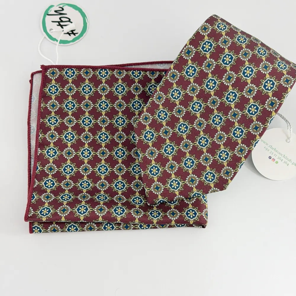 BURGUNDY GEOMETRIC MEDALLION SET