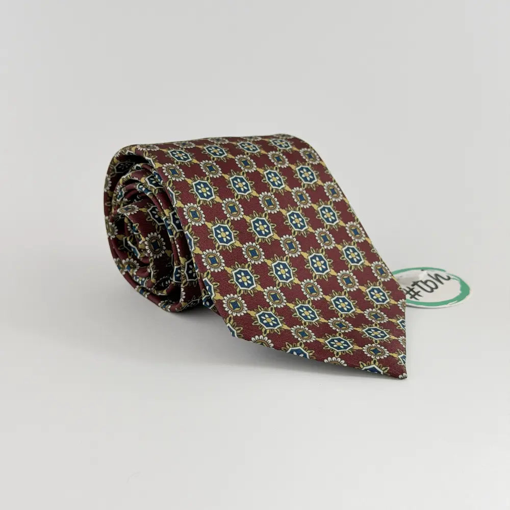 BURGUNDY GEOMETRIC MEDALLION SET