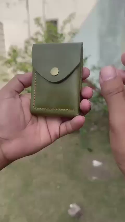 THE ESSENTIAL WALLET