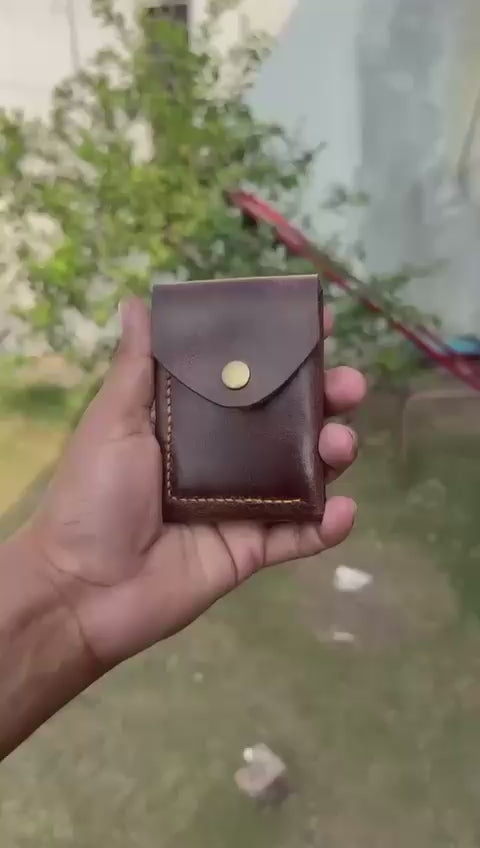 THE ESSENTIAL WALLET