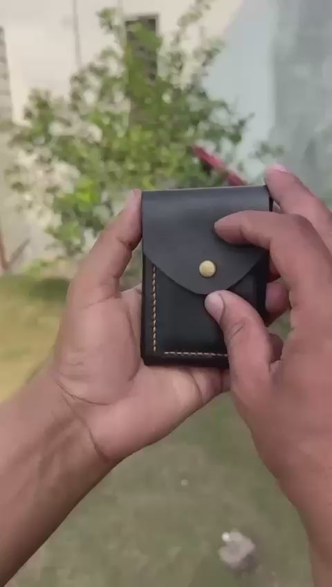 THE ESSENTIAL WALLET