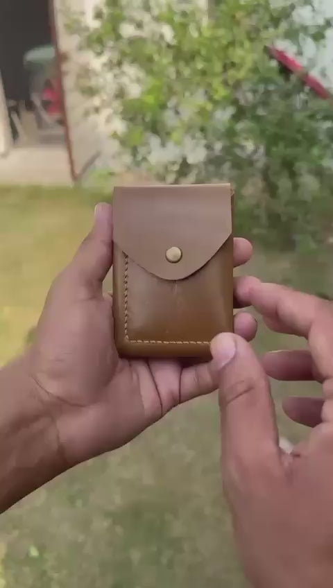THE ESSENTIAL WALLET