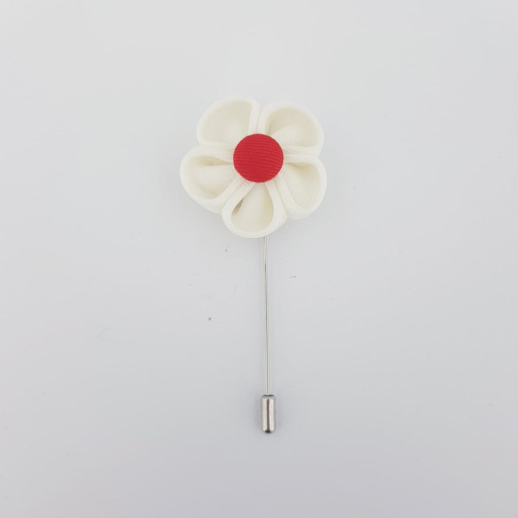 DAINTY BOUTONNIERE